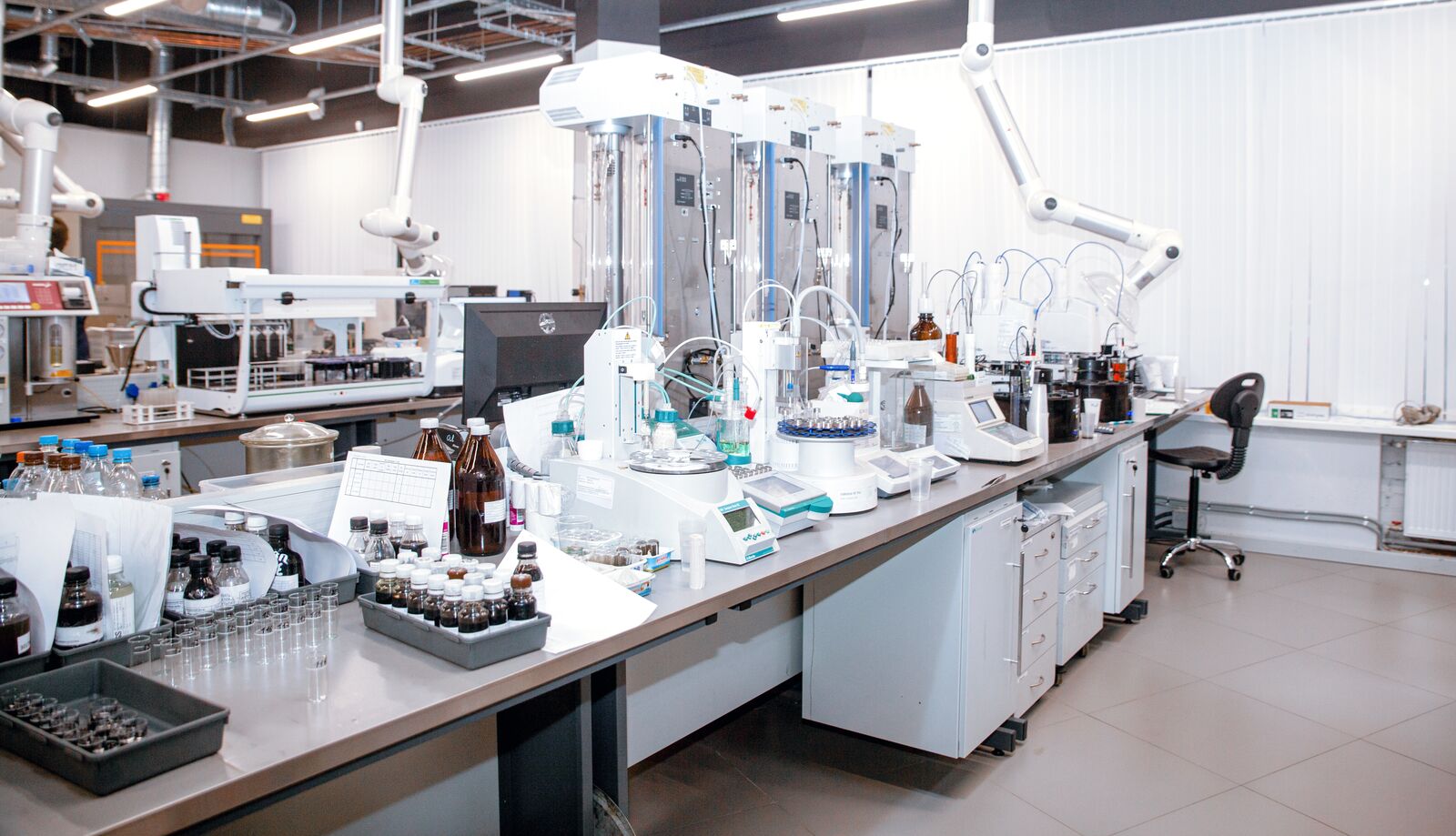 Advanced analytical laboratory instruments and equipment